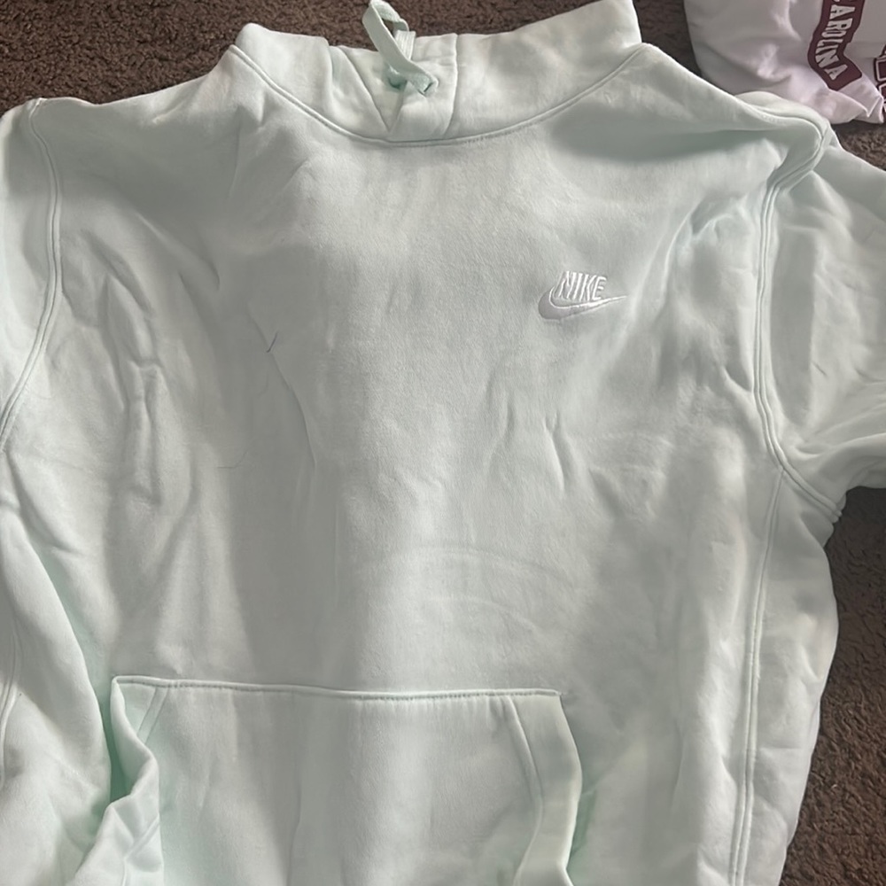 small nike sweatshirt